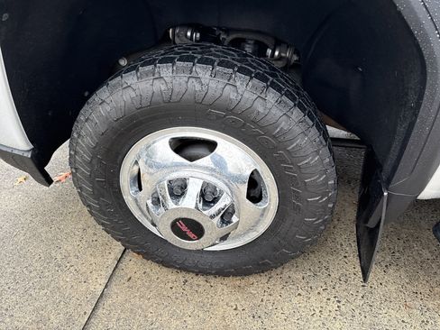 Used 2021 GMC Sierra 3500 Denali w/ Denali Ultimate Package image 11