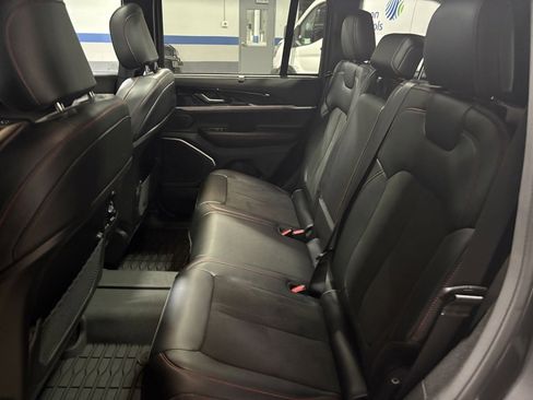 Used 2022 Jeep Grand Cherokee Trailhawk w/ Luxury Tech Group III image 27