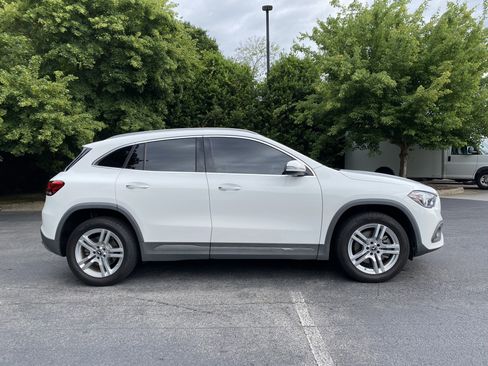Used 2021 Mercedes-Benz GLA 250 4MATIC w/ Premium Package image 10
