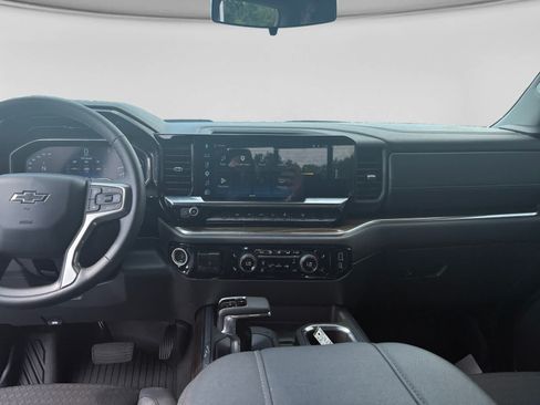 Used 2024 Chevrolet Silverado 1500 LT Trail Boss w/ Convenience Package II AWD/4WD image 10