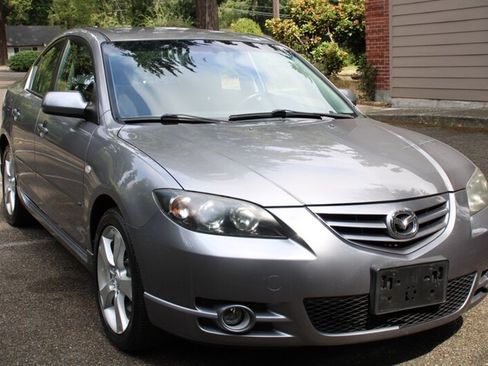 Used 2004 MAZDA MAZDA3 s FWD image 2