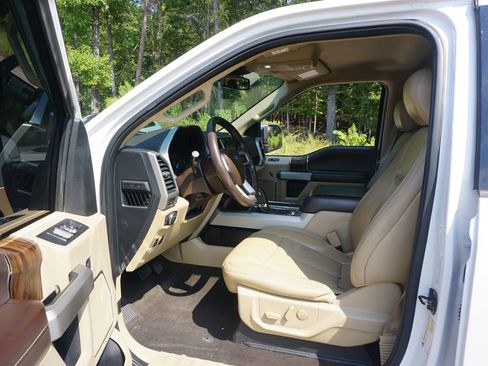 Used 2019 Ford F150 Lariat AWD/4WD image 2