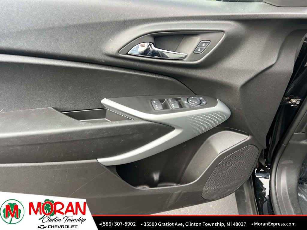 Used 2025 Chevrolet Trax RS w/ Driver Confidence Package FWD image 15