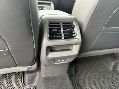 New 2026 Volkswagen Tiguan SE image 25