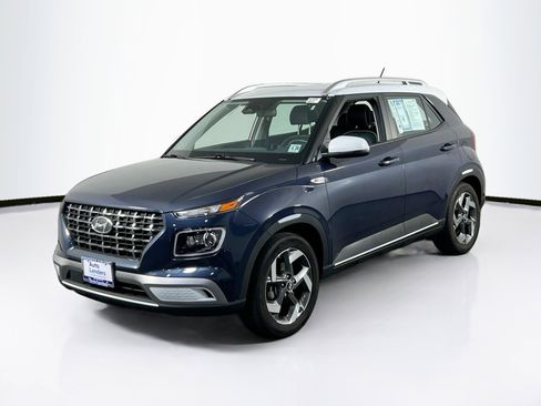 Used 2023 Hyundai Venue Limited FWD image 1