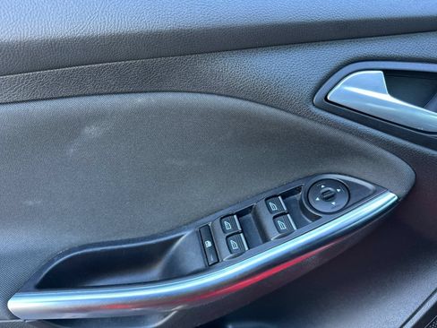 Used 2017 Ford Focus ST FWD image 10