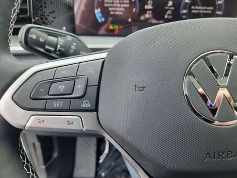 New 2026 Volkswagen Tiguan SE image 11