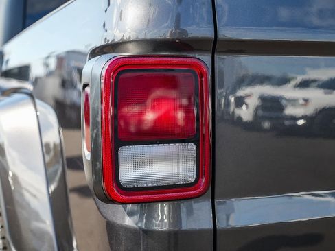 Used 2023 Jeep Gladiator Sport image 7