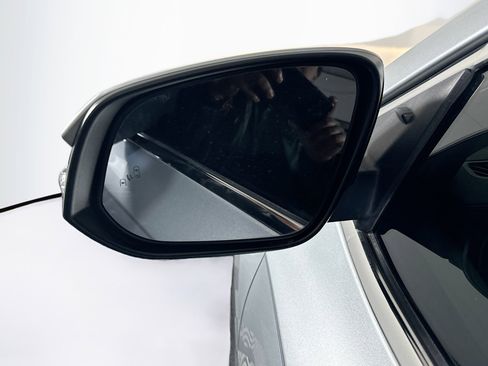 Used 2019 Toyota Highlander XLE image 16