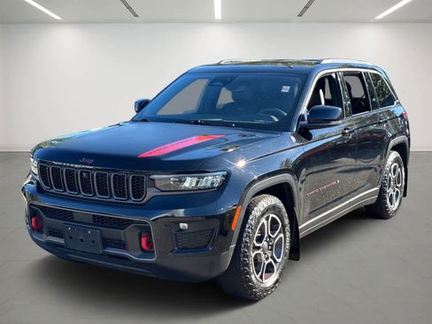 Used 2022 Jeep Grand Cherokee Trailhawk image 1