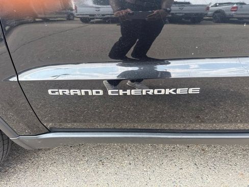 Used 2015 Jeep Grand Cherokee Limited w/ Luxury Group II AWD/4WD image 9