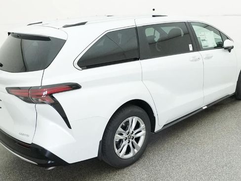 New 2026 Toyota Sienna Limited FWD image 9