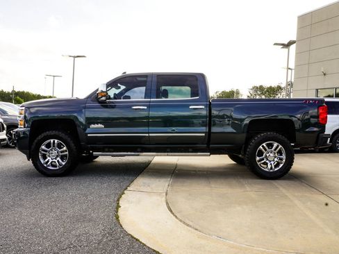 Used 2019 Chevrolet Silverado 2500 High Country w/ Duramax Plus Package AWD/4WD image 9