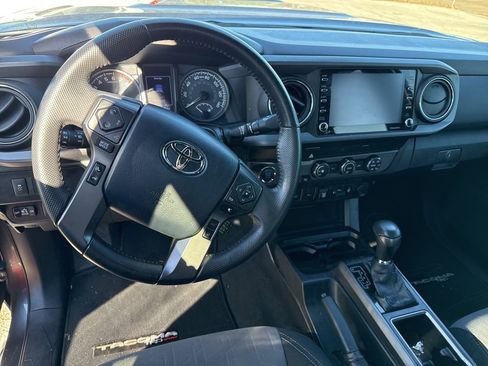 Used 2020 Toyota Tacoma TRD Sport image 10