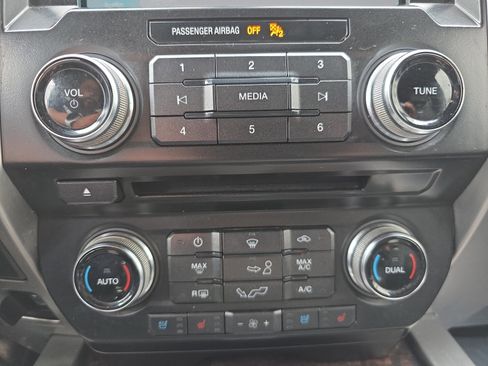Used 2016 Ford F150 Platinum w/ Technology Package AWD/4WD image 32