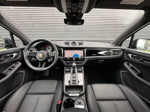 Certified 2026 Porsche Macan S AWD/4WD image 32