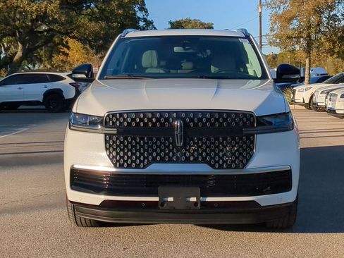 New 2025 Lincoln Navigator Reserve image 8