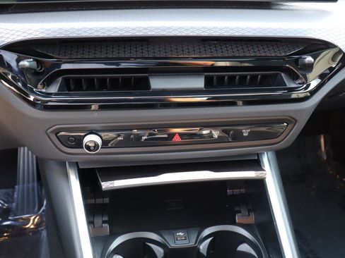 Used 2025 BMW 330i Sedan w/ M Sport Package image 20