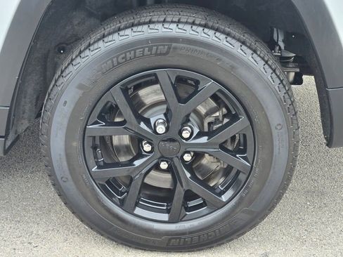 Certified 2024 Jeep Grand Cherokee L Altitude image 17