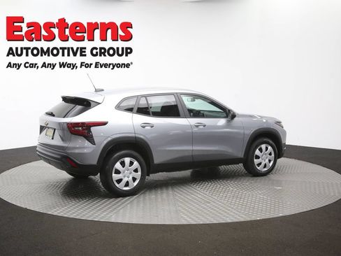 Used 2024 Chevrolet Trax LS FWD image 41