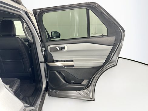 Used 2022 Ford Explorer XLT w/ Equipment Group 202A image 31