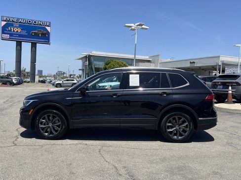 Certified 2022 Volkswagen Tiguan SE FWD image 2