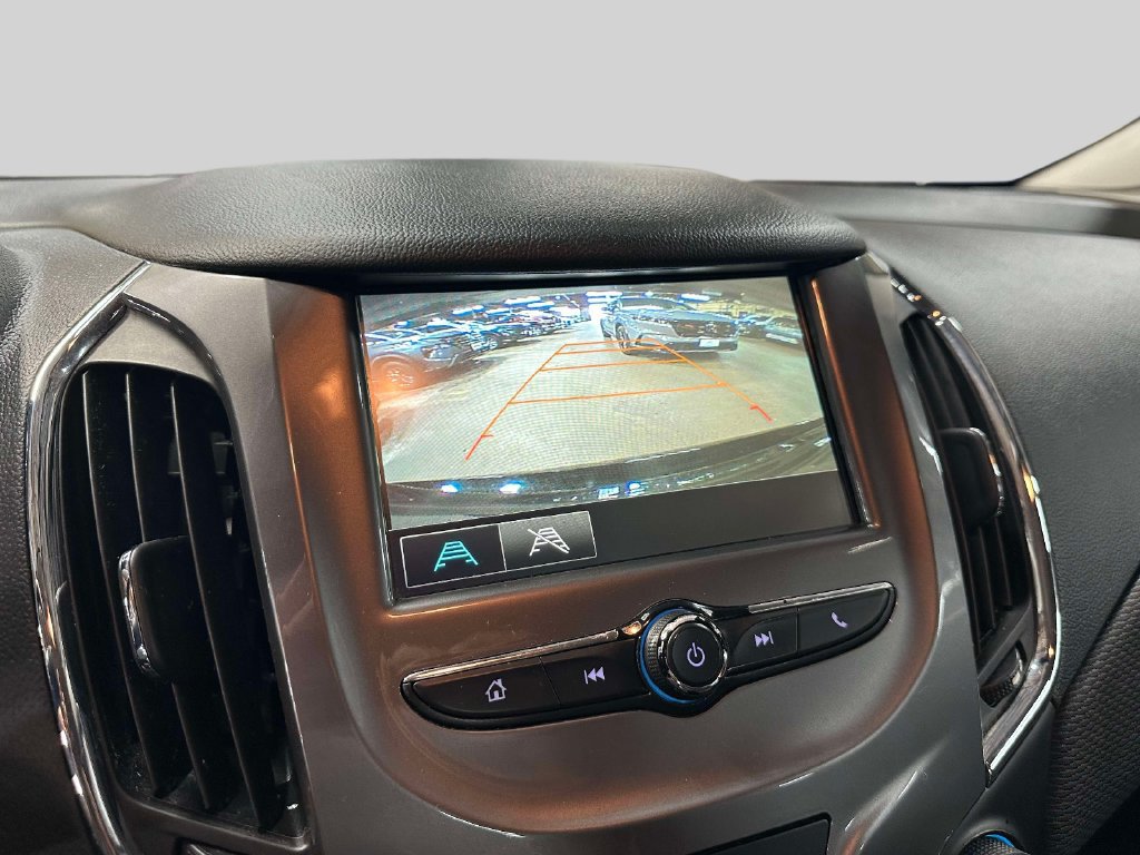 Used 2018 Chevrolet Cruze LT w/ Convenience Package FWD image 18
