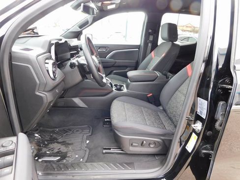 Used 2024 Chevrolet Colorado Z71 w/ Z71 Convenience Package 2 image 16