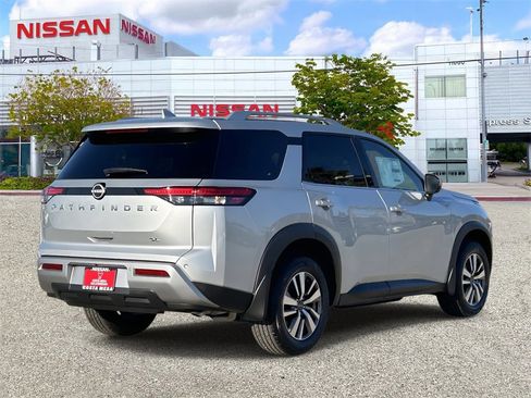New 2025 Nissan Pathfinder SL image 4