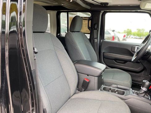 Used 2025 Jeep Wrangler Unlimited Sahara AWD/4WD image 29