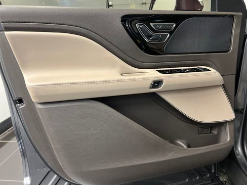 Used 2023 Lincoln Aviator AWD w/ Premium Package image 31