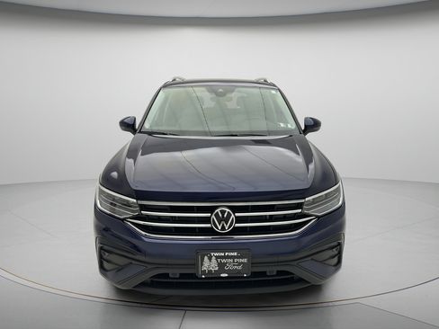 Used 2023 Volkswagen Tiguan SE AWD/4WD image 2
