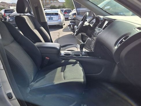 Used 2019 Nissan Pathfinder SV image 20