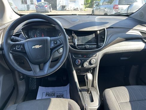 Used 2018 Chevrolet Trax LT AWD/4WD image 11