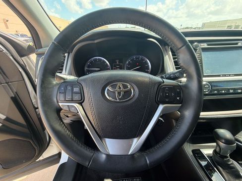 Used 2016 Toyota Highlander XLE FWD image 26