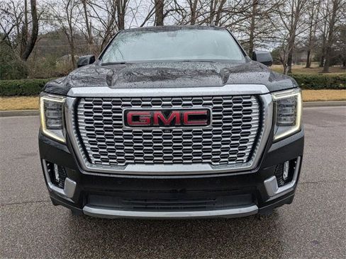 Used 2021 GMC Yukon XL Denali w/ Denali Premium Package image 9