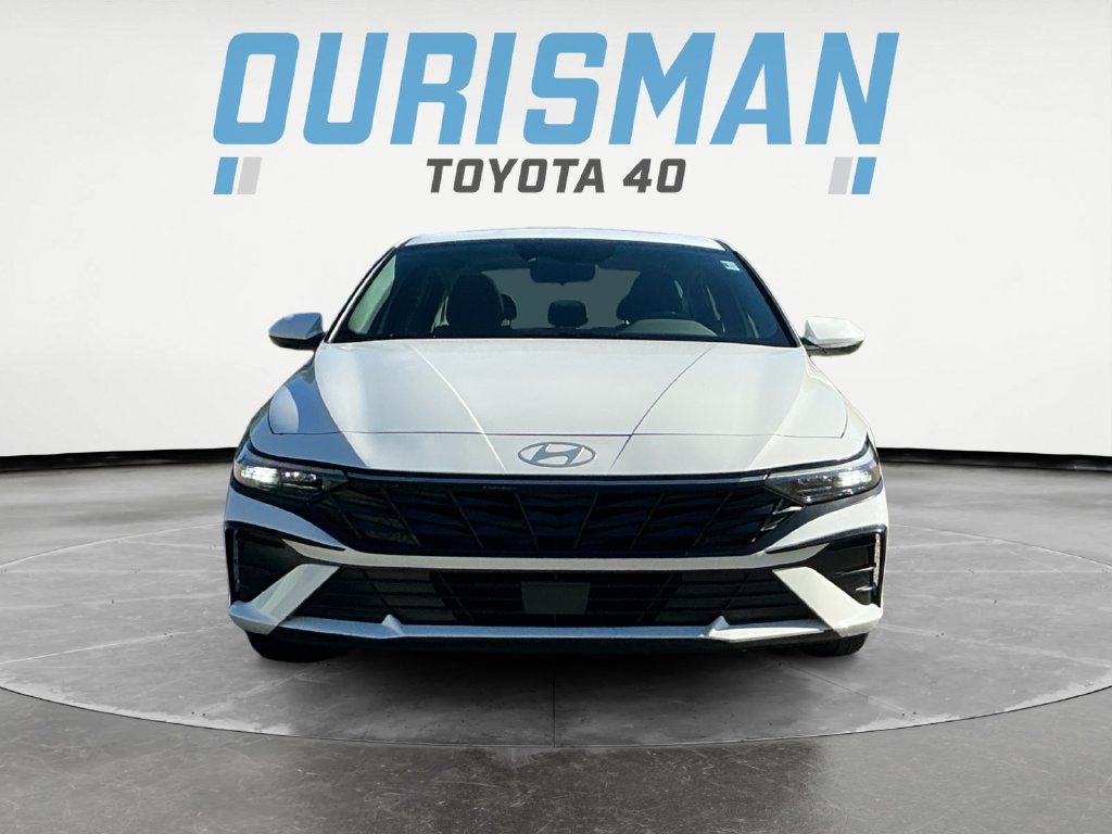 Used 2025 Hyundai Elantra SEL FWD image 2