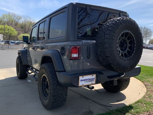 Used 2019 Jeep Wrangler Unlimited Sport image 8