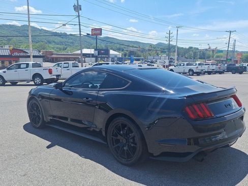 Used 2017 Ford Mustang GT Premium w/ Black Accent Package RWD image 5