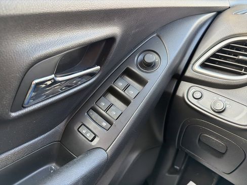 Used 2021 Chevrolet Trax LT w/ Driver Confidence Package image 27