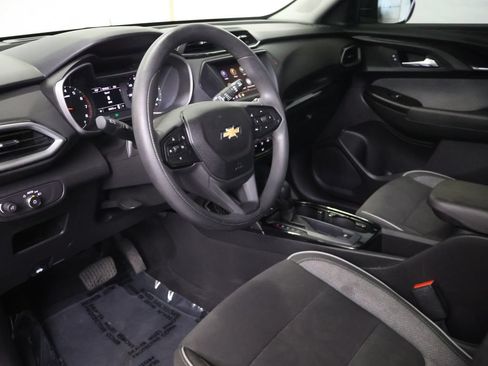 Used 2021 Chevrolet TrailBlazer LS FWD image 18