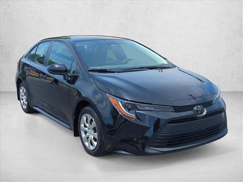 Used 2025 Toyota Corolla LE FWD image 3