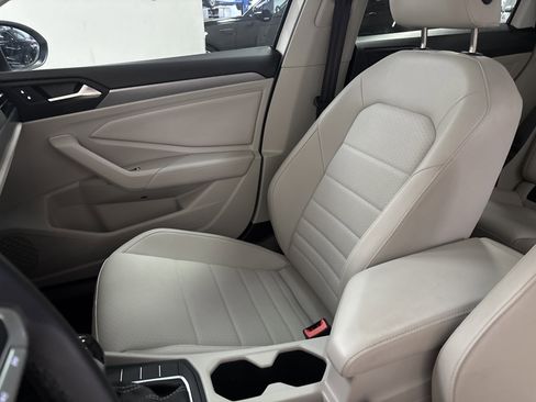 Used 2024 Volkswagen Jetta SE w/ Panoramic Sunroof Package image 21