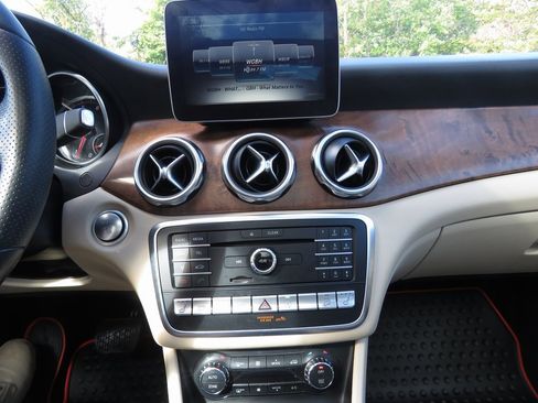 Used 2018 Mercedes-Benz GLA 250 4MATIC image 27