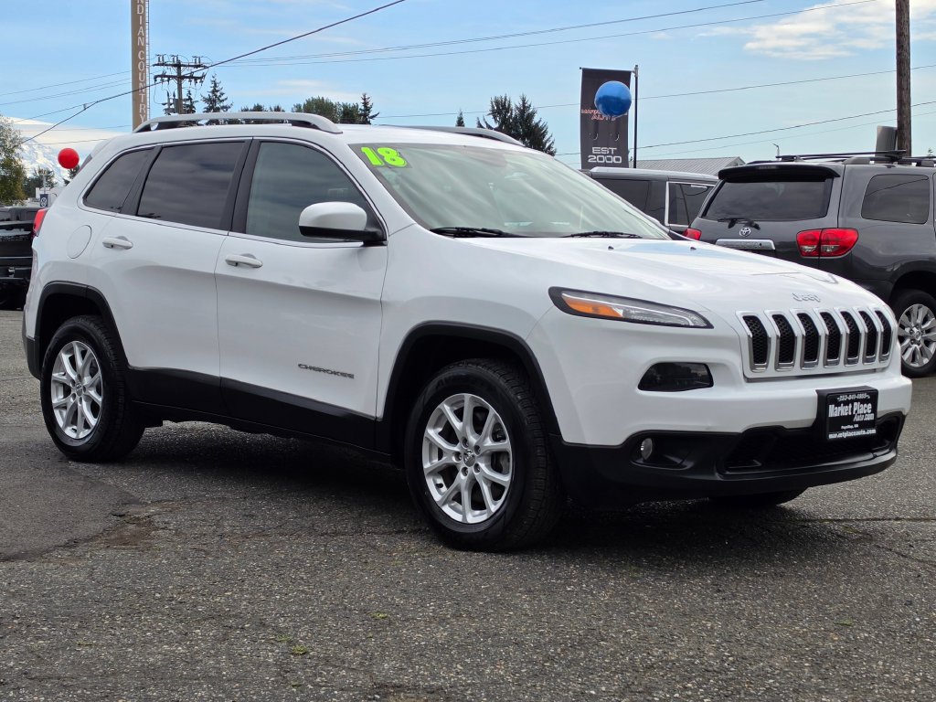 Used 2018 Jeep Cherokee Latitude w/ Safety Group AWD/4WD image 10