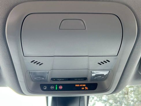 Used 2025 Chevrolet Blazer LT AWD/4WD image 16