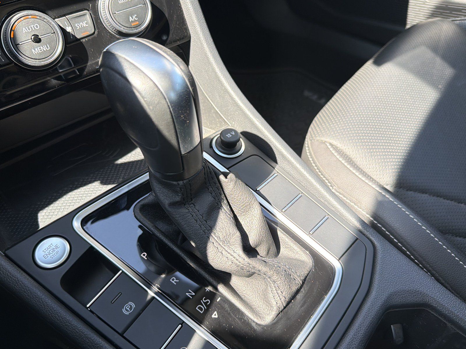 Used 2020 Volkswagen Jetta SEL Premium FWD image 17