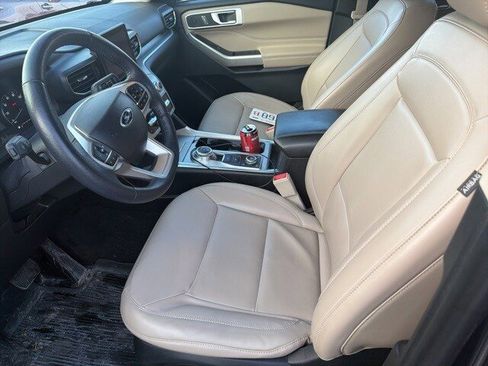 Used 2023 Ford Explorer XLT w/ Equipment Group 202A image 7