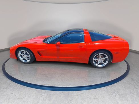 Used 2004 Chevrolet Corvette Coupe w/ Preferred Equipment Group RWD image 8