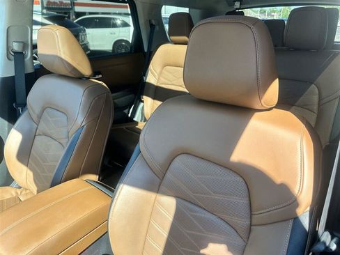 Used 2025 Nissan Pathfinder Platinum FWD image 33